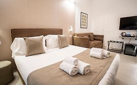 Cicerone'S Luxury Suites